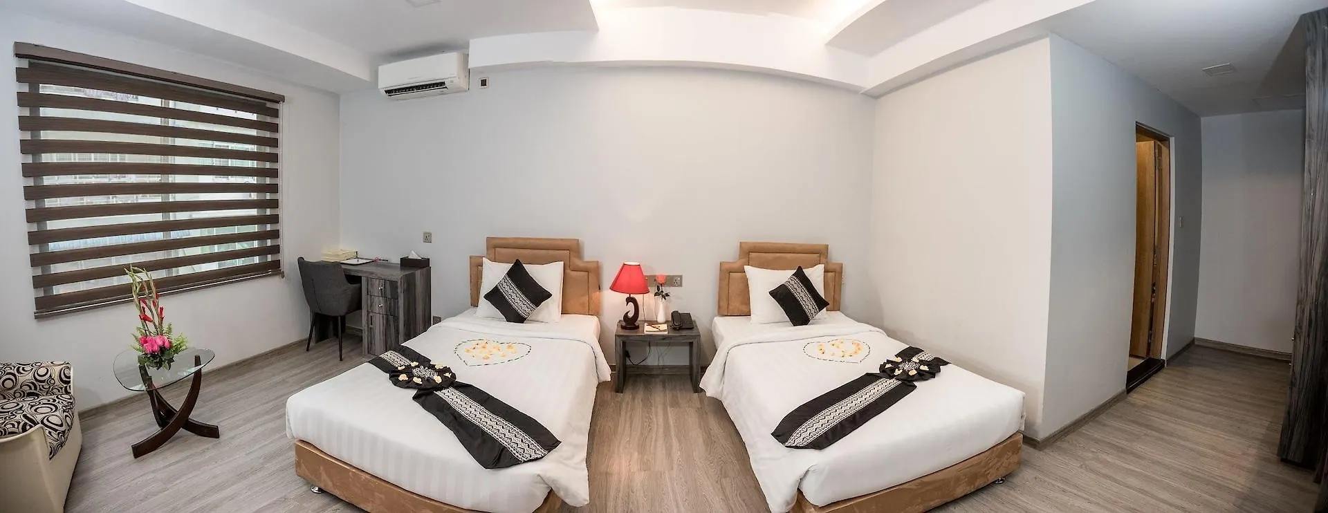 Elegant Hotel Pyi Thar Yar Yangon 3*,