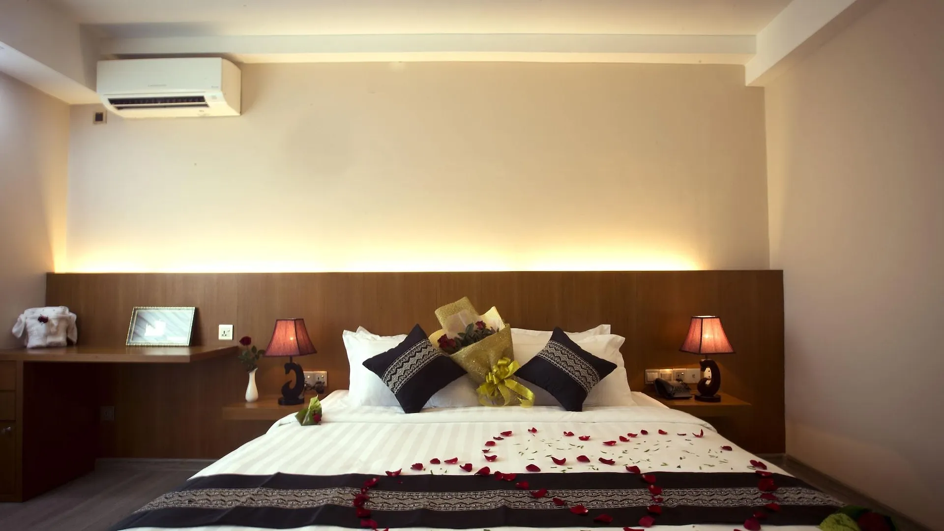 Elegant Hotel Pyi Thar Yar Yangon