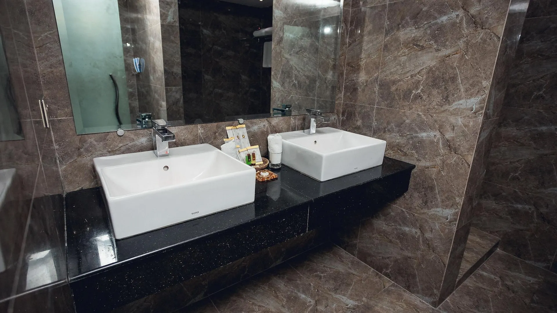 Elegant Hotel Pyi Thar Yar Yangon
