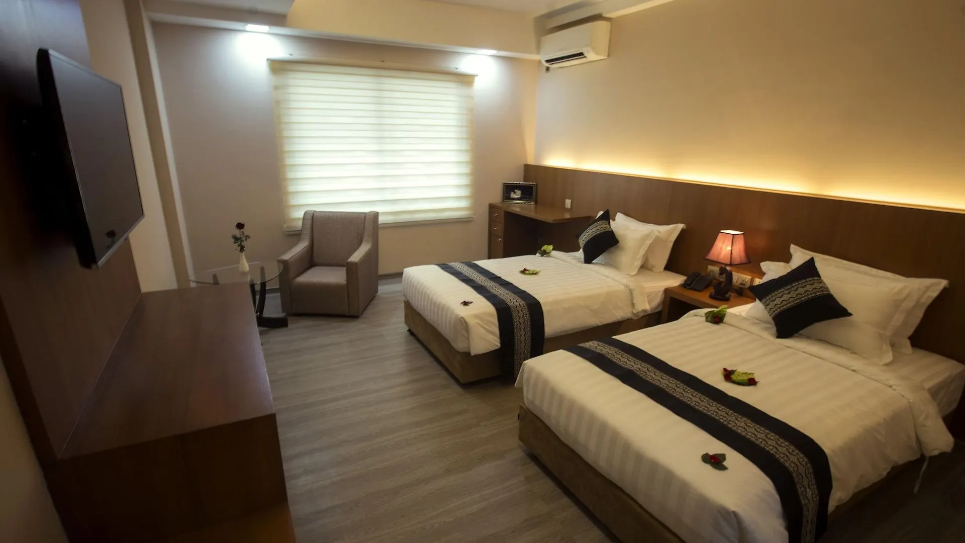 Elegant Hotel Pyi Thar Yar Yangon