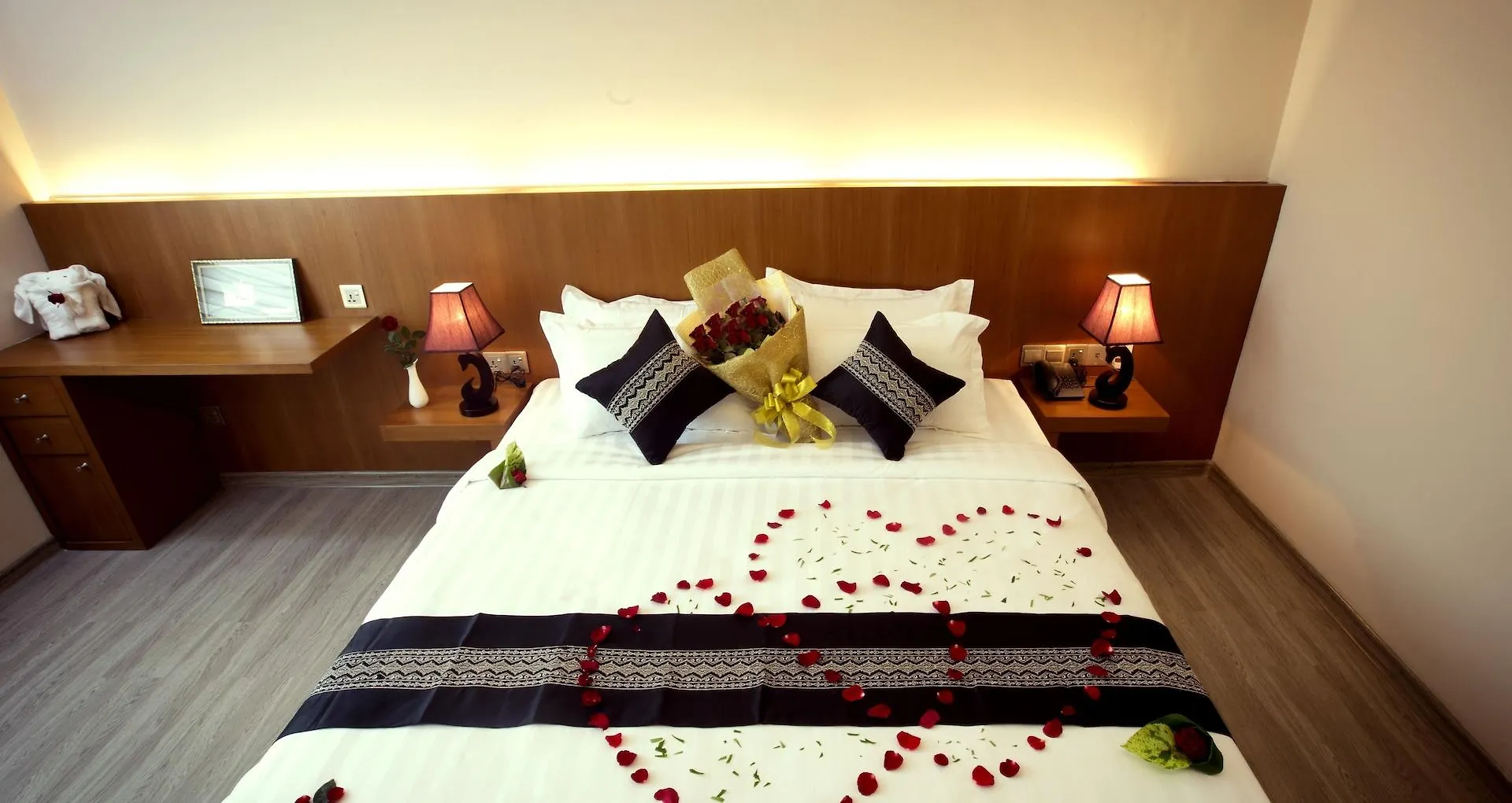 Elegant Hotel Pyi Thar Yar Yangon