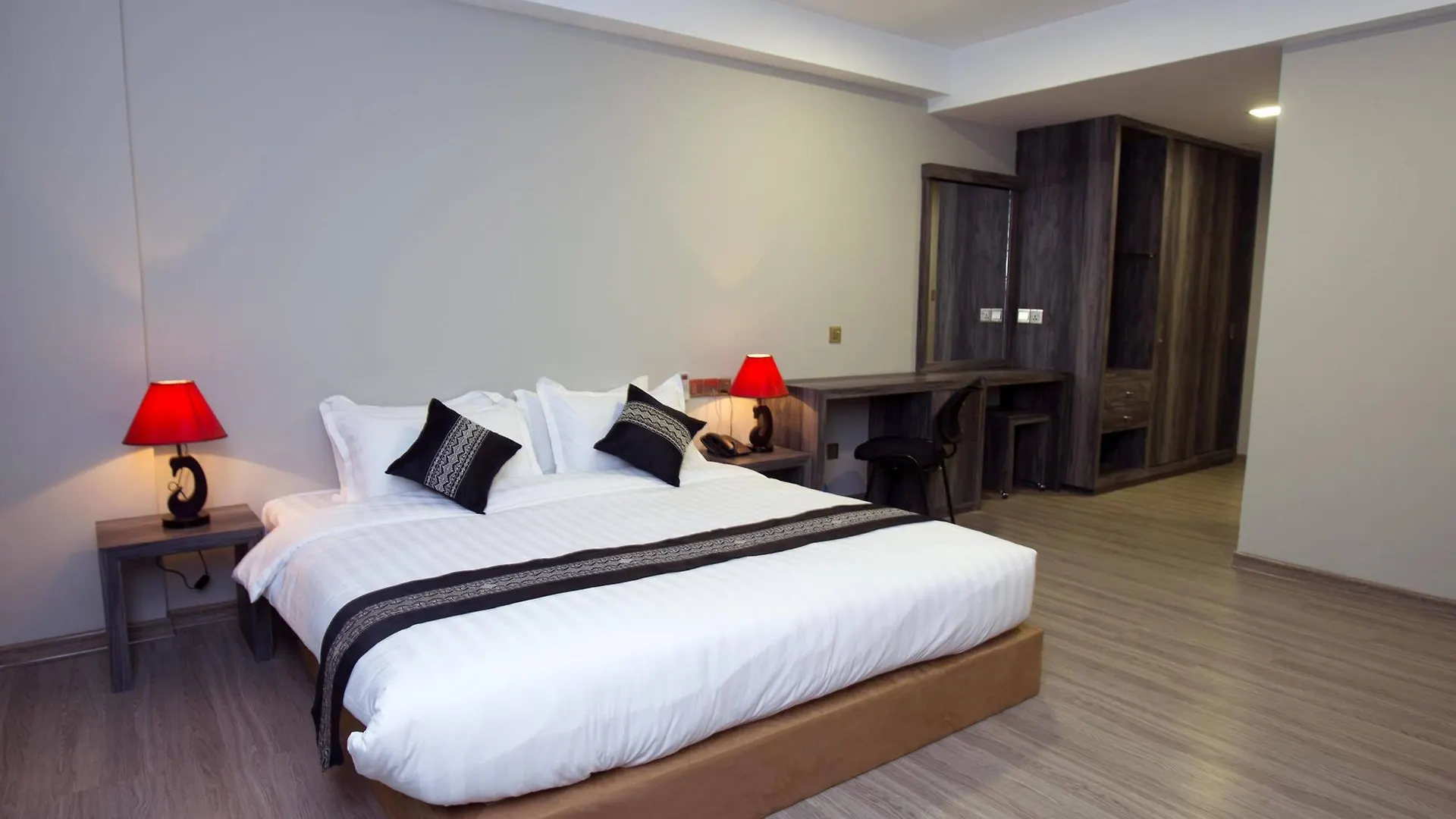Elegant Hotel Pyi Thar Yar Yangon