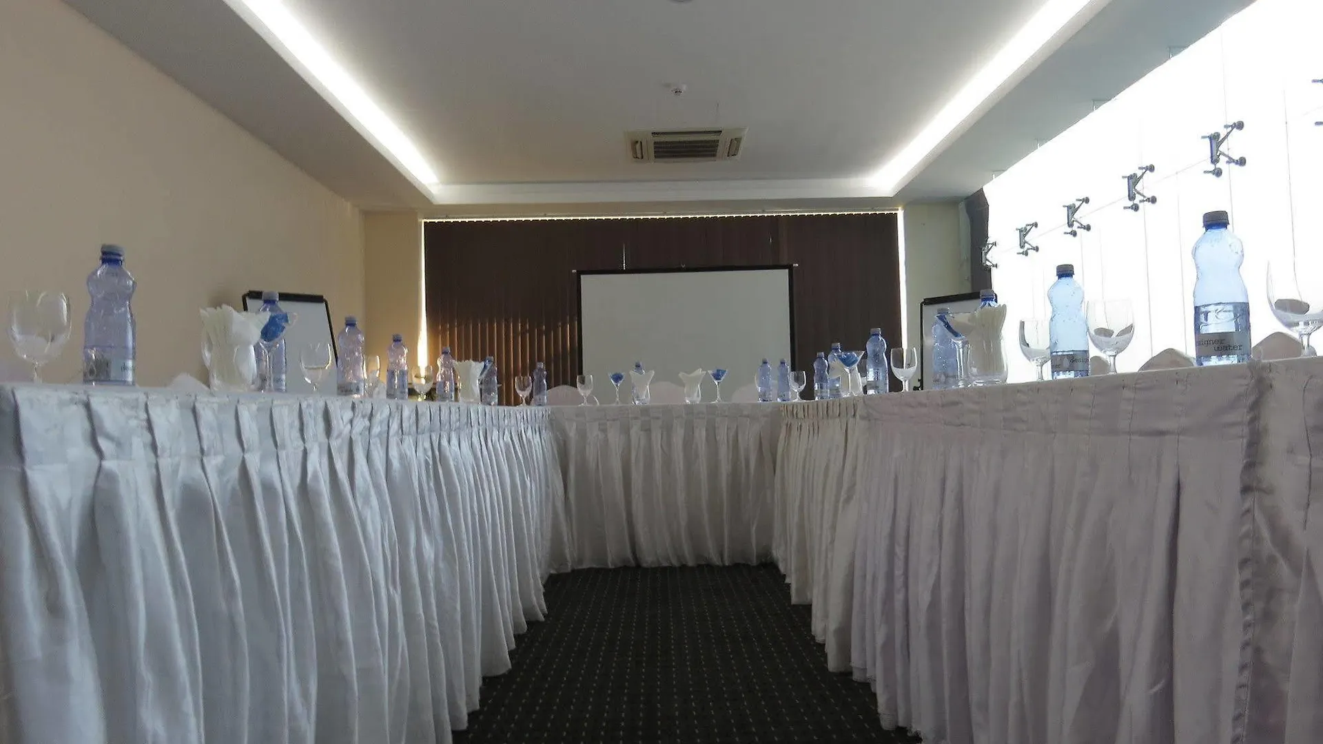 Elegant Hotel Pyi Thar Yar Yangon