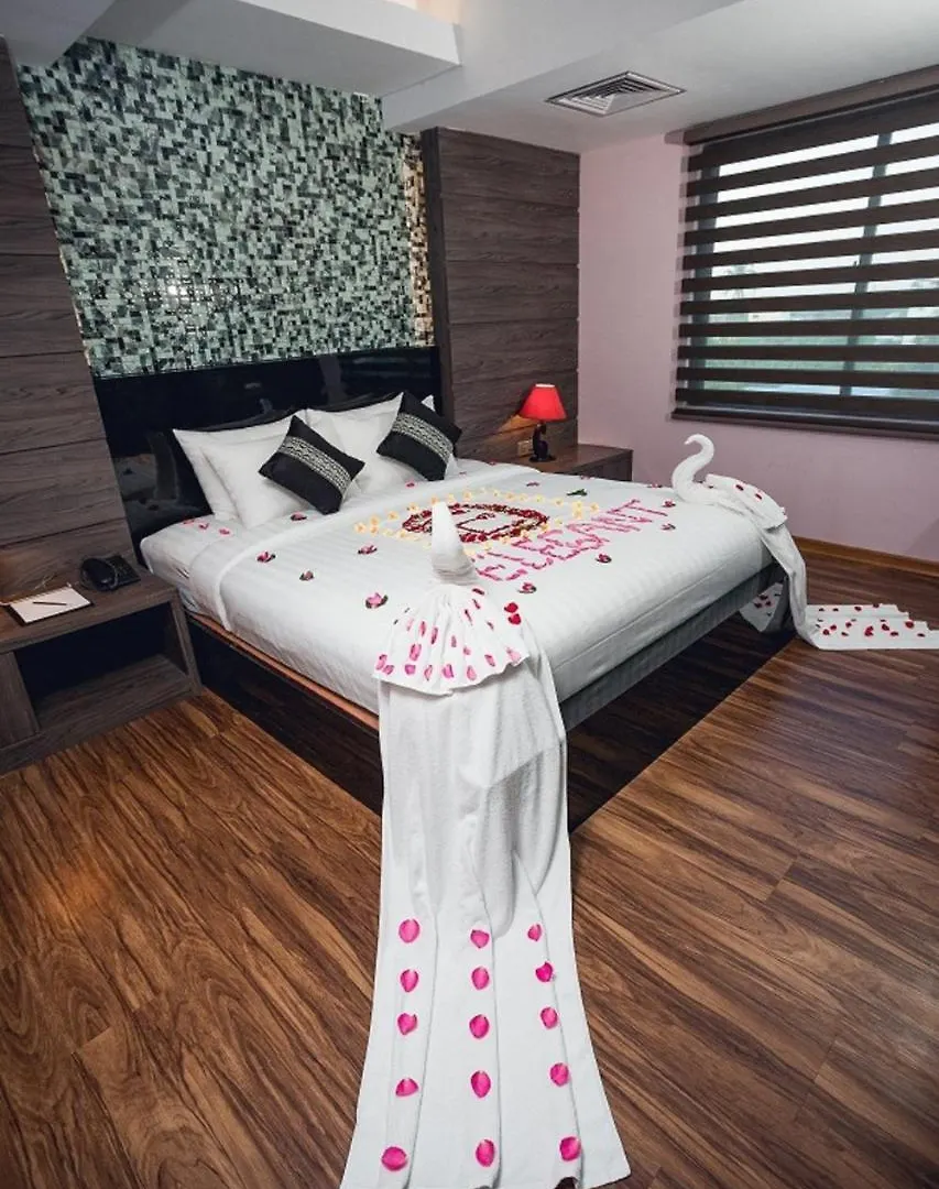 Elegant Hotel Pyi Thar Yar Yangon 3*,